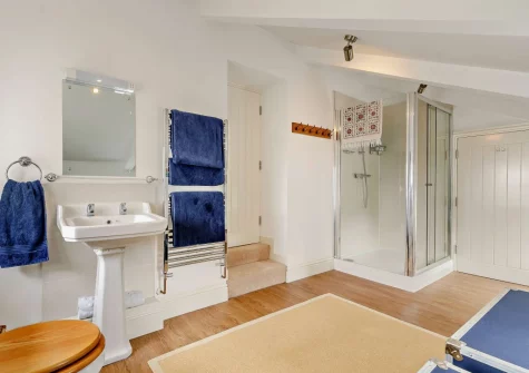 Bedroom #1 en-suite shower room at Ivy Crag, Polruan