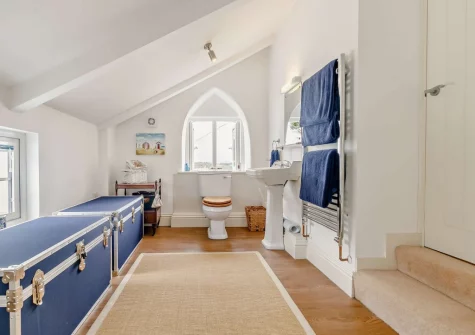 Bedroom #1 en-suite shower room at Ivy Crag, Polruan