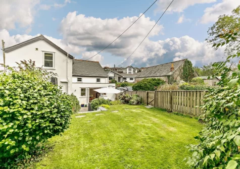 The enclosed rear garden at Ivy Crag, Polruan