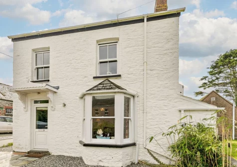 Ivy Crag is a stunning detached traditional cottage in Polruan, an ancient fishing village famous for its boat building heritage
