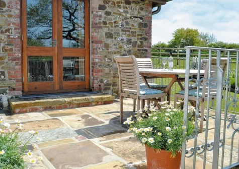 The patio & alfresco dining area at Jacks Barn, Welcombe
