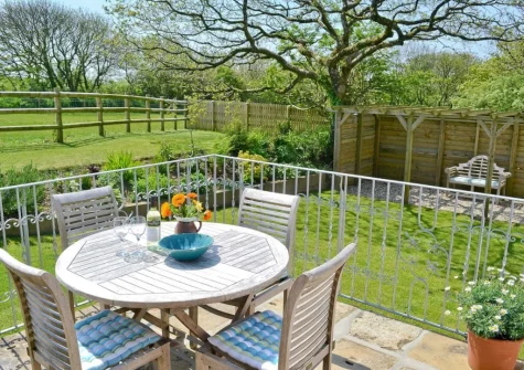 The patio, alfresco dining area & enclosed garden at Jacks Barn, Welcombe