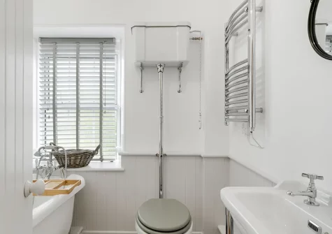 Bedroom #2 en-suite bathroom at Jade Cottage, St Agnes