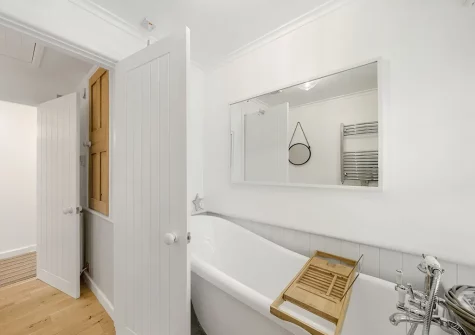 Bedroom #2 en-suite bathroom at Jade Cottage, St Agnes