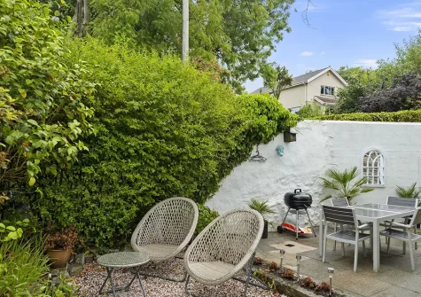 The patio, barbecue, alfresco dining & outdoor sitting area at Jade Cottage, St Agnes