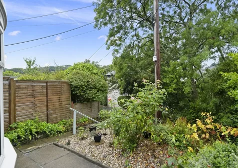 Jade Cottage's lovely sunny terrace garden