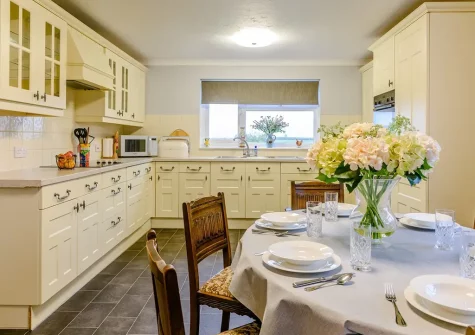 The kitchen & dining area at Jarosa, Langtree