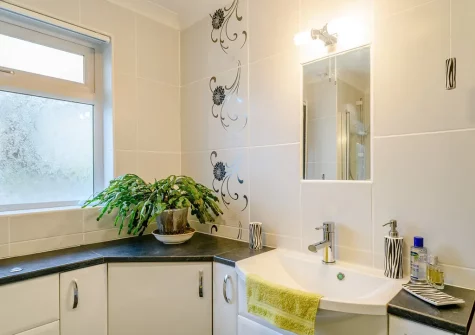 The bathroom at Jarosa, Langtree