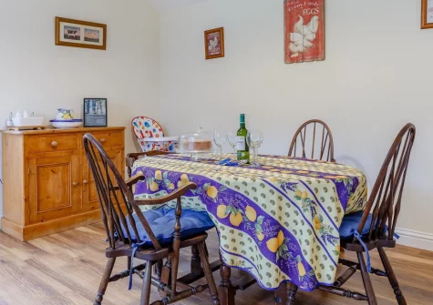 The dining area at Jasmine Cottage at Little Roseveth, Tregavethan