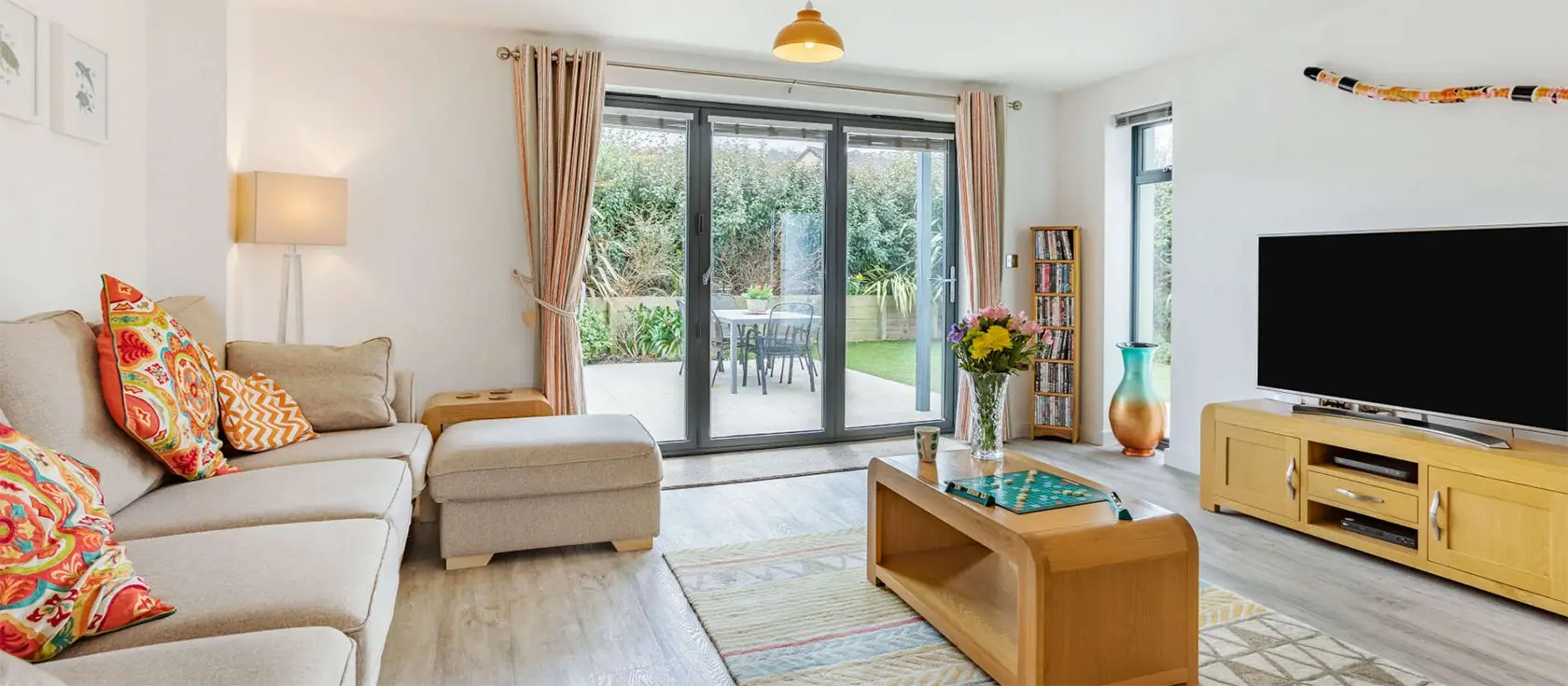 Jindalee, Westward Ho! is a stunning three-bedroom holiday retreat with a private hot tub, located near the beach and local amenities, with nearby attractions including quaint villages, scenic coastal walks, and family-friendly adventure parks.