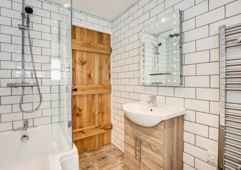 The bathroom at Jingles at Penrose Burden, St Breward