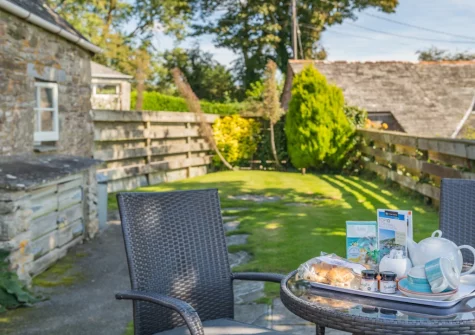 The patio, barbecue & alfresco dining area at Jingles at Penrose Burden, St Breward