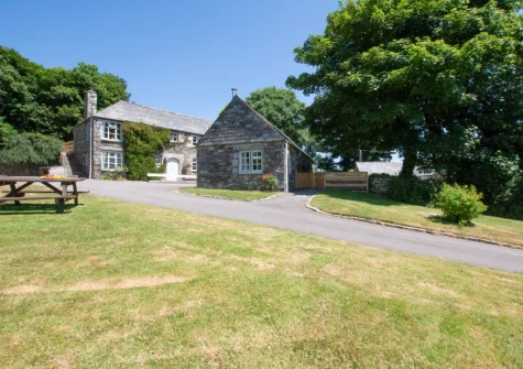 Jingles is one of a secluded group of holiday homes, perfectly placed for exploring the unspoiled local landscape & North Cornwall coast