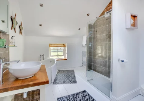 The bathroom at Jobs Cottage, Carleen