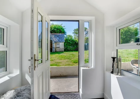 The entrance hallway at Jobs Cottage, Carleen