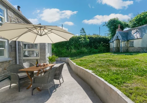 The patio, alfresco dining area & garden at Jobs Cottage, Carleen