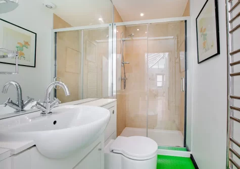 The shower room at Joy House, Padstow