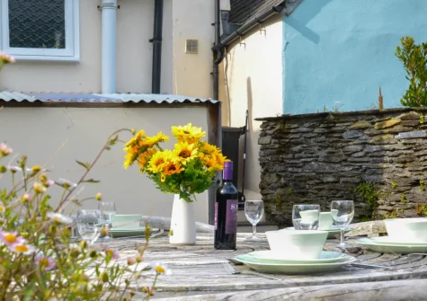 The patio, barbecue & alfresco dining arean at Jwala, Padstow