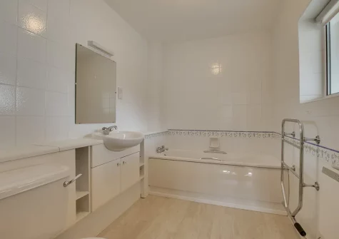 Bedroom #2 en-suite bathroom at Kalundu, Constantine Bay