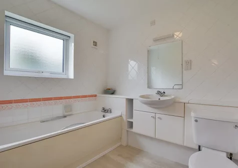 Bedroom #3 en-suite bathroom at Kalundu, Constantine Bay