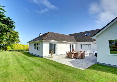 The patio, barbecue, alfresco dining area & garden at Kalundu, Constantine Bay