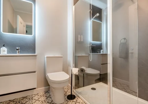 The shower room at Kaolin House, St Austell