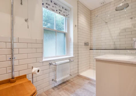 The shower room at Karenza, Fowey