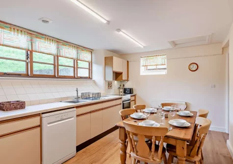 The kitchen & dining area at Keepings, Spirewell Farm, Wembury