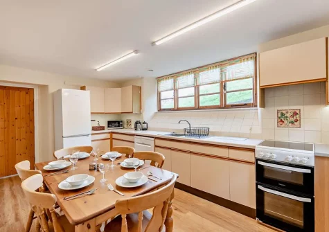 The kitchen & dining area at Keepings, Spirewell Farm, Wembury