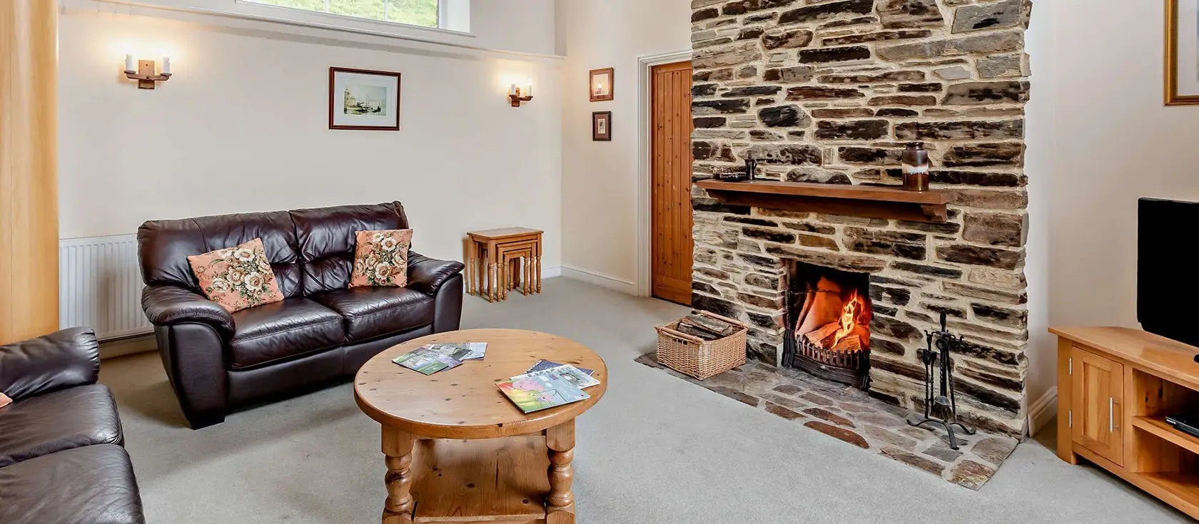 Keepings, Spirewell Farm, Wembury is a charming 3-bedroom barn conversion boasting spectacular valley views and cosy open fires. Enjoy modern amenities, patio barbecues, and easy access to Devon's stunning coastline and countryside.
