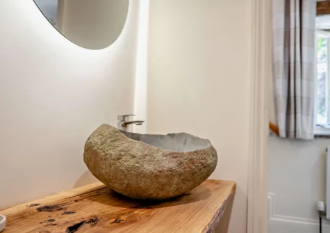 The bathroom at Kelly Mill Cottage, Lifton
