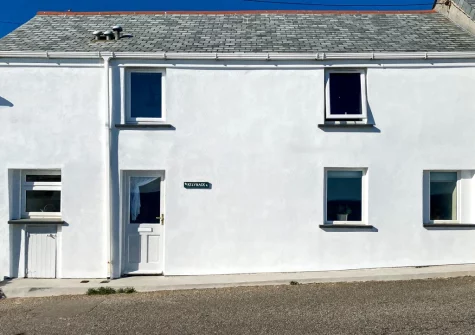 Kelynack is a former fisherman‚Äôs cottage in Porthleven with characterful features like overhead beams