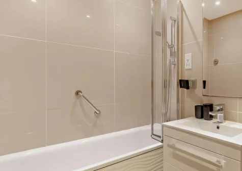 The bathroom at Kennack Heights, Kuggar