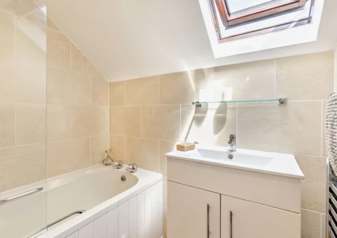 The bathroom at Kenniford Cider Steps, Clyst St George