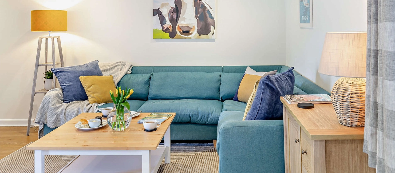 Kenniford Cider Steps, Clyst St George is a beautifully converted three-bedroom barn in Devon, perfect for families. Nestled in the countryside, it offers a perfect blend of rustic elegance and modern luxury, close to the charming city of Exeter.