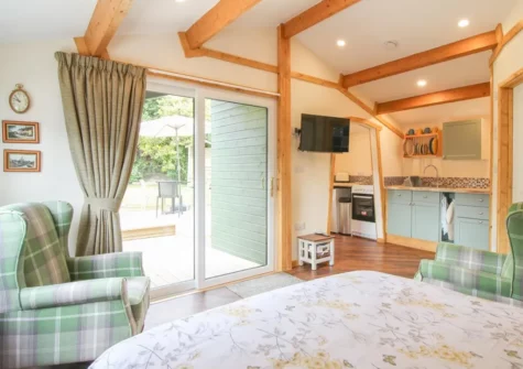 The open-plan living area & kitchen at Kessenyans Studio, Goonhavern
