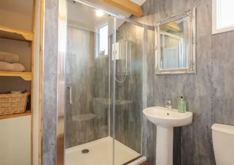 The bathroom at Kessenyans Studio, Goonhavern