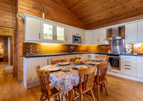 The kitchen & dining area at Kestrel Lodge 15 at Clovelly Lakes, Higher Clovelly