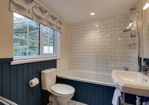 The bathroom at Killas Cottage, Fowey