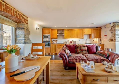 The living, dining area & kitchen at Kingfisher Barn Lakes, St Giles-on-the-Heath