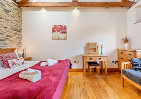 The bedroom at Kingfisher Barn Lakes, St Giles-on-the-Heath