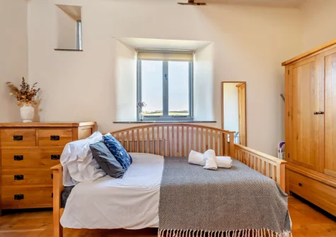 The bedroom at Kingfisher Barn Lakes, St Giles-on-the-Heath
