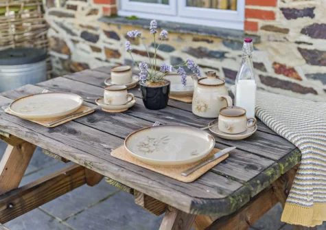 The patio, alfresco dining area & garden at Kingfisher Barn Lakes, St Giles-on-the-Heath