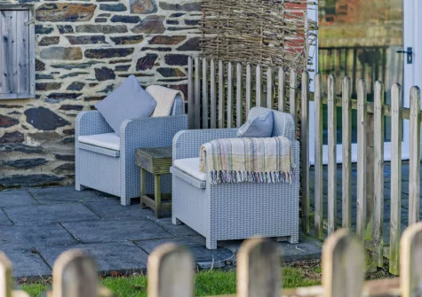 The patio, outdoor sitting area & garden at Kingfisher Barn Lakes, St Giles-on-the-Heath