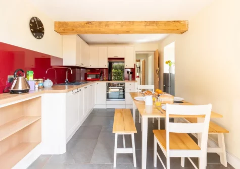The kitchen & dining area at Kingfisher Cottage, Coldridge