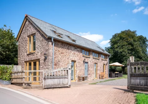 Kingfisher Cottage is a picturesque barn conversion set in the idyllic, secluded Mid-Devon location of Coldridge