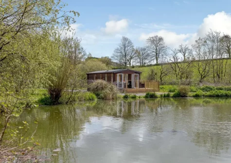 Kingfisher Lake Lodge is nestled next to a peaceful coarse fishing lake