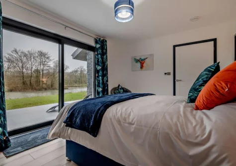 Bedroom #1 at Kingfishers Retreat, Hopworthy