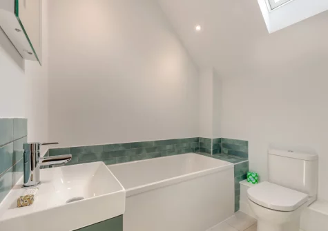 The bathroom at Kingsland Barn, Greencliff Farm, Abbotsham