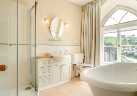 Bedroom #1 en-suite bathroom at Kits House at Mixtow Creek, Lanteglos